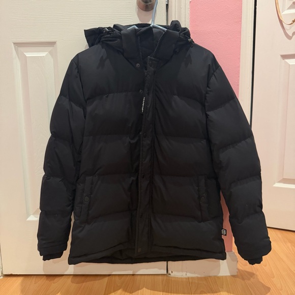 Aritzia Jackets & Blazers - Aritzia Super Puff Reglar Length Black Puffer Jacket with Hood